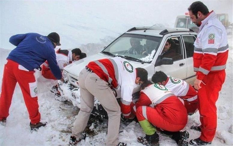 امدادرسانی هلال احمر به 210 نفر در برف و کولاک شهرستان کوهرنگ