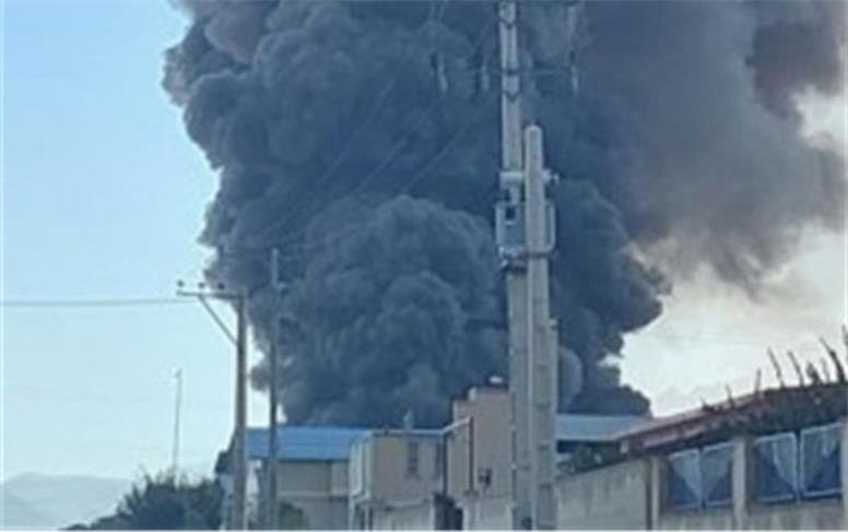 آتش سوزی مهیب در کارخانه پلیمر اصفهان