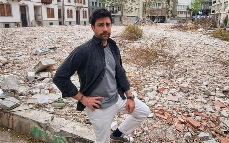 بازیگر مشهور ترکیه مدرسه ای که در آن درس خوانده بود را ویران کرد