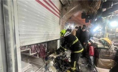 مهار آتش‌سوزی یک باب مغازه بازار قیصریه در اردبیل