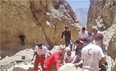 مرگ 4 گردشگر در ریزش کوه