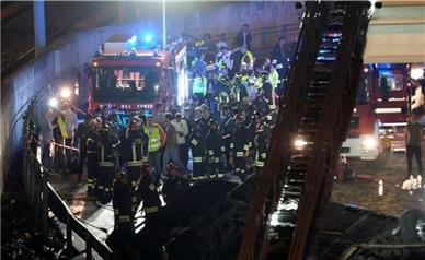 سقوط اتوبوس از روی پل در ونیز | 20 نفر جان باختند