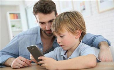چگونه مرز شبکه های اجتماعی را برای کودک خود حفظ کنیم؟
