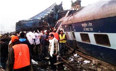 برخورد دو قطار در بنگلادش دست کم 20 کشته بر جای گذاشت