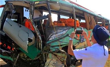 12 کشته در تصادف اتوبوس