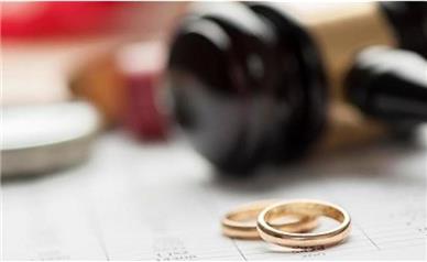 درخواست طلاق بخاطر سیر و پیاز