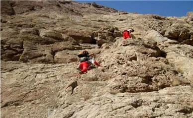 امدادگران هلال احمر زن گمشده در کوهستان مریخی را به خانواده اش رساندند