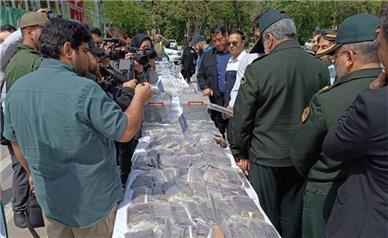 فیلم/ کشف 3 تن مواد مخدر در تهران/ یک تن شیشه داخل کامیون جاسازی شده بود