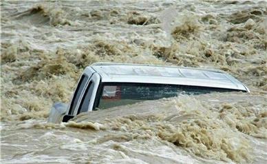 جاده های جنوب استان سیستان و بلوچستان غرق آب است