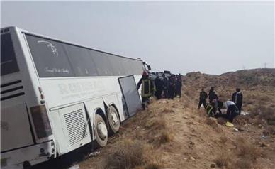 فیلم/ واژگونی اتوبوس در محور اصفهان به شیراز