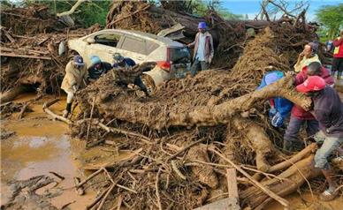 کشف 40 جسد در پی شکسته شدن سد در کنیا